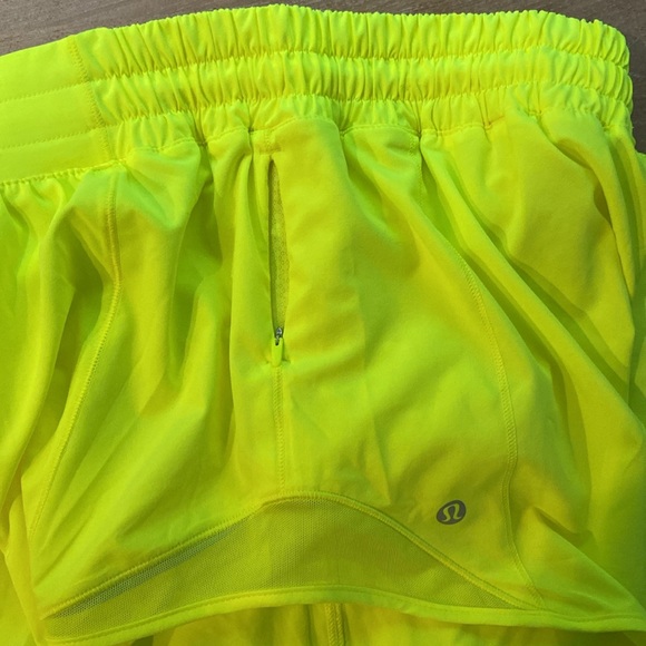 Lululemon Athletica NWOT Neon Yellow 2.5” lined shorts - Picture 5 of 5